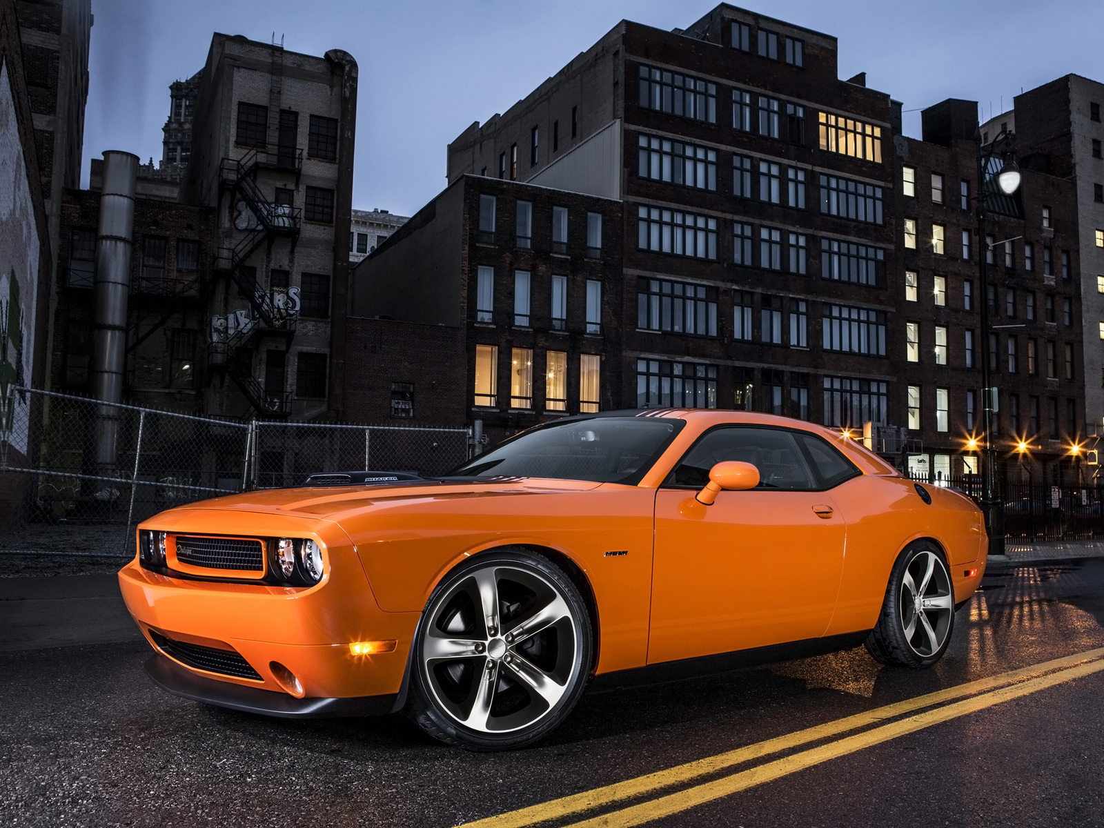 Dodge Challenger Shaker 2014
