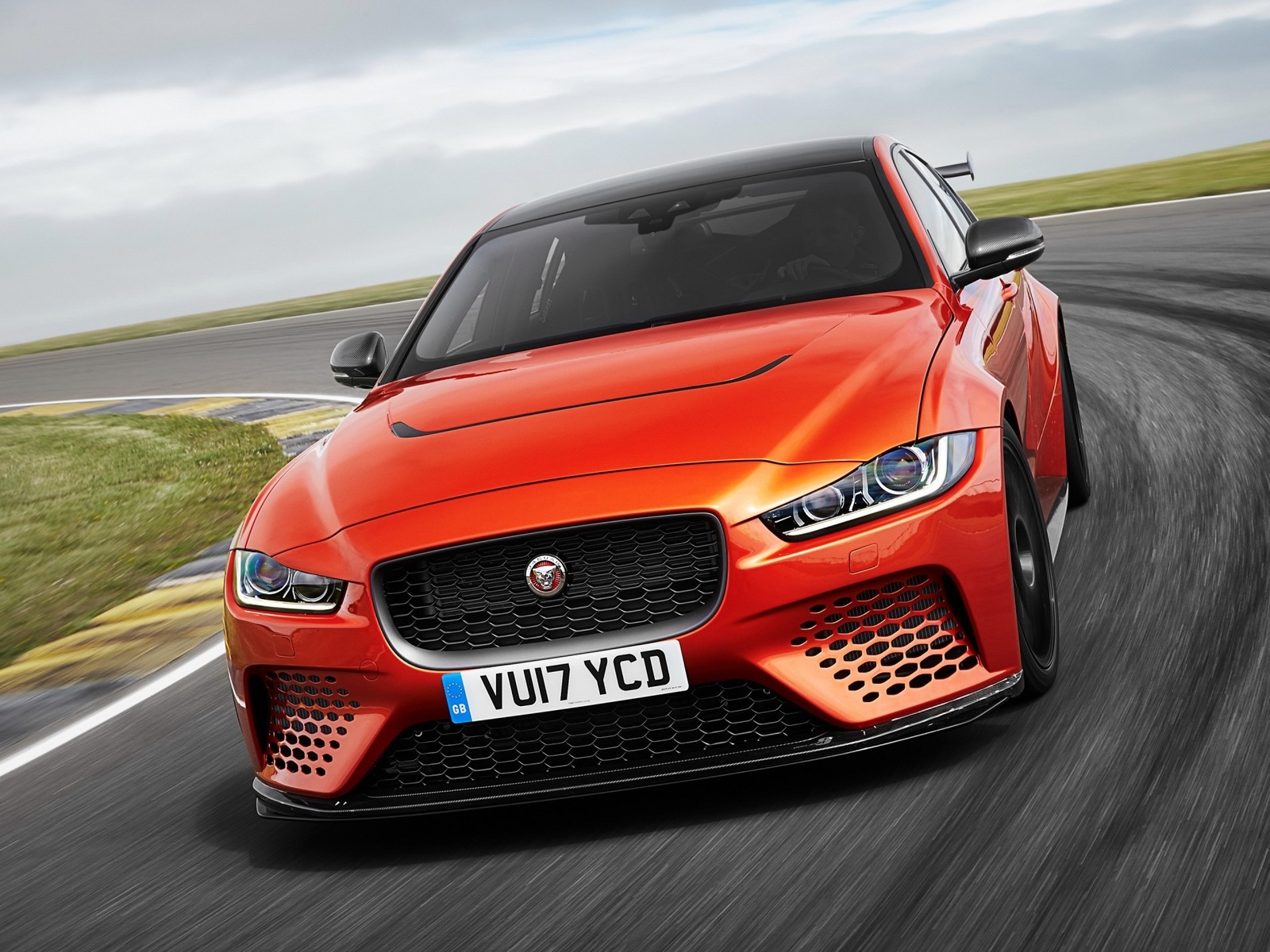 Jaguar XE SV Project 8
