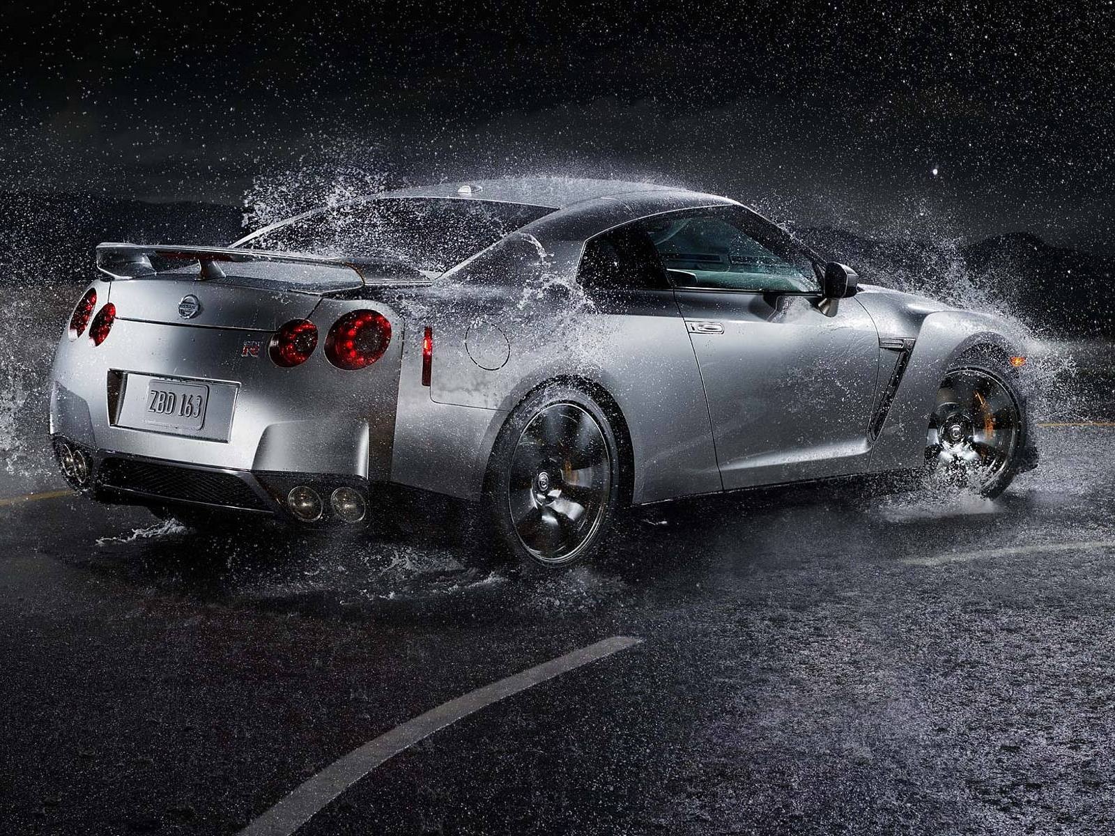 Nissan GT-R