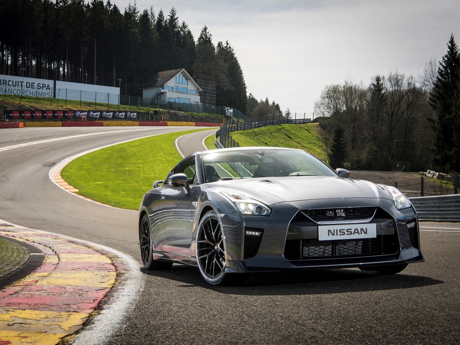Nissan GT-R