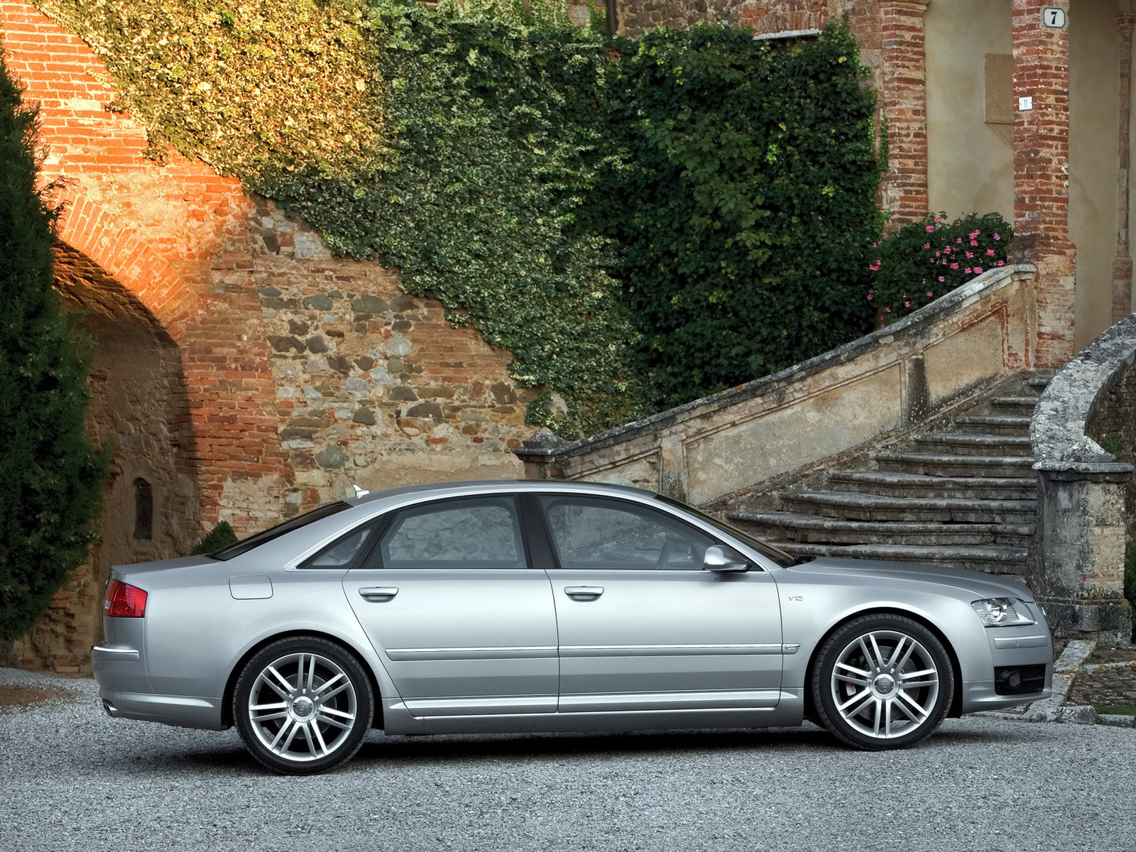 Audi S8