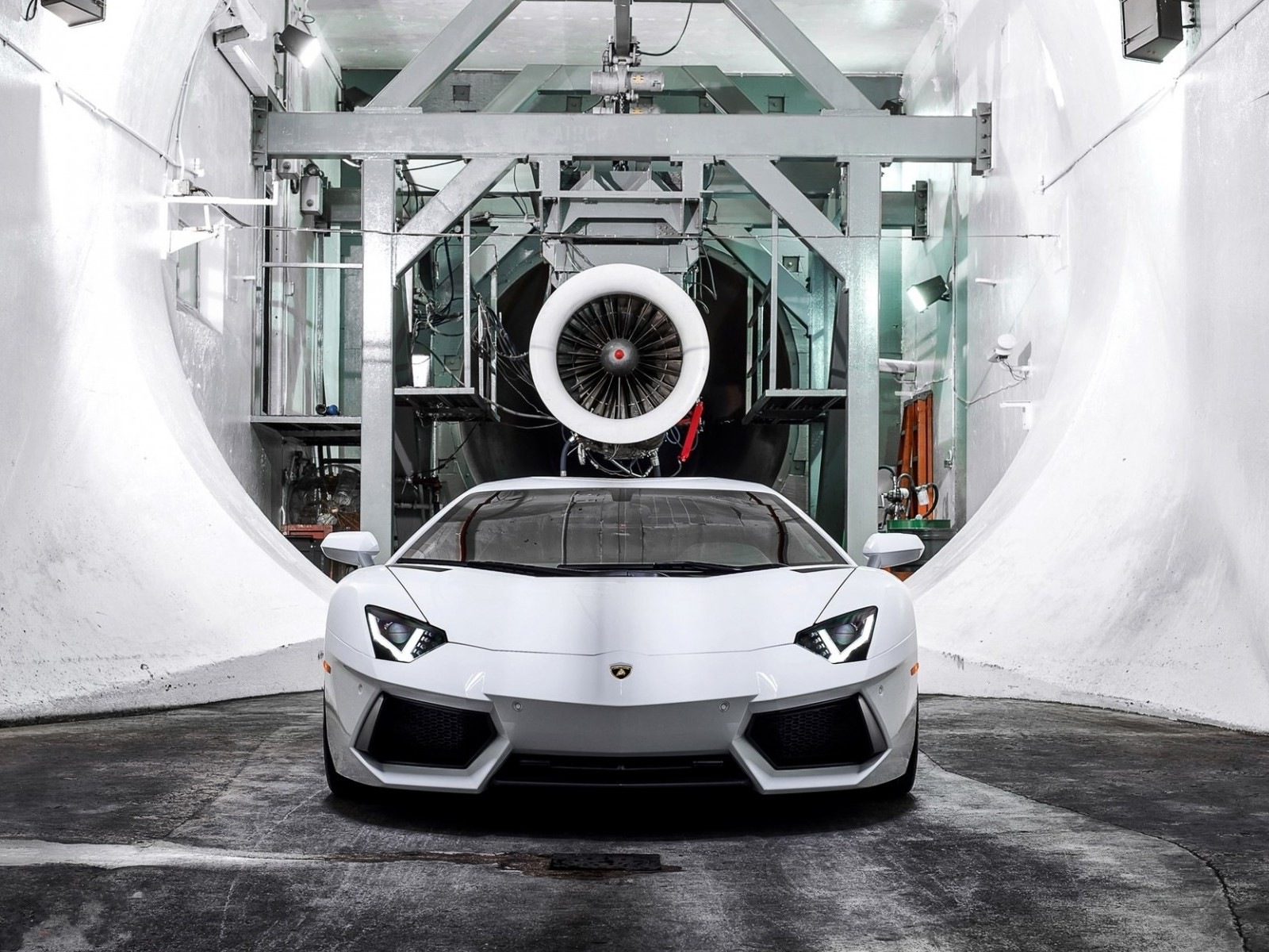 Lamborghini Aventador LP700