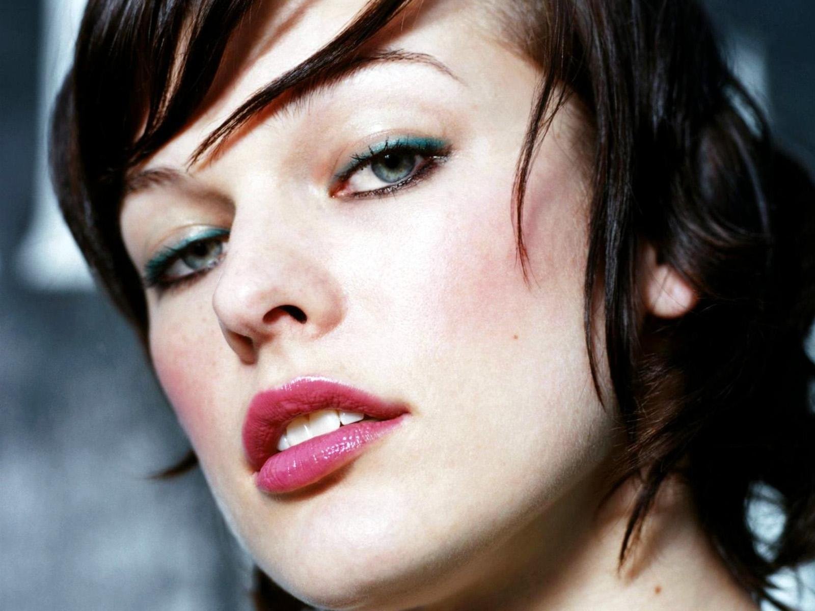 ���� ������� (Mila Jovovich)