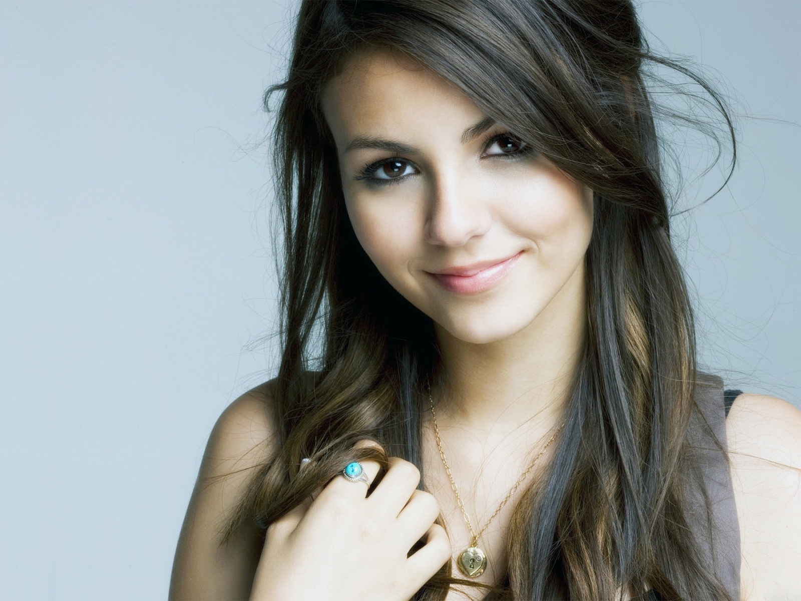 �������� ������� (Victoria Justice)