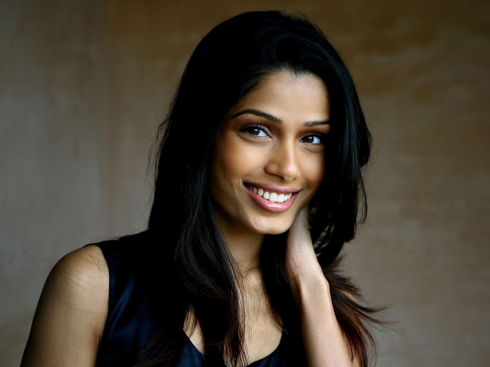 ����� ����� (Freida Pinto)