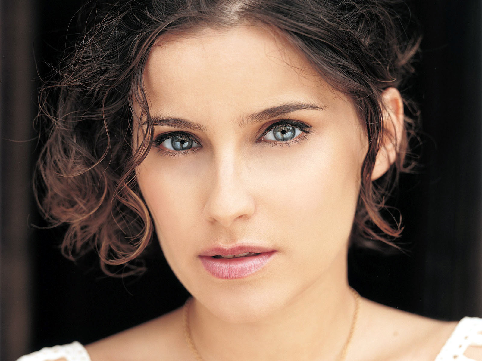 ����� ������� (Nelly Furtado)